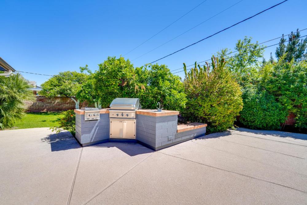 Golf, Swim and Grill Out Phoenix Gem 10 Mi to Dtwn